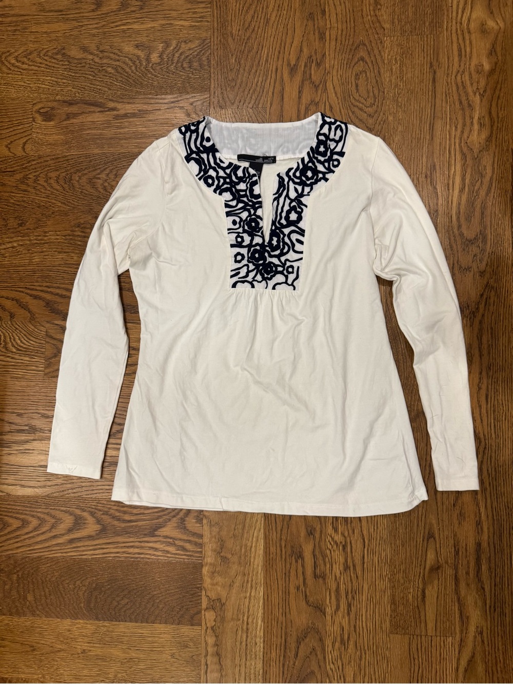 Willi Smith White Long-Sleeve Tunic Style Top Navy Embroidered Yoke Large Stretc